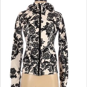 Lululemon scuba laceoflauge black cream hoodie 4